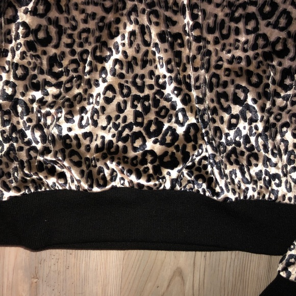 Velour Leopard turtleneck crop top - Picture 4 of 4